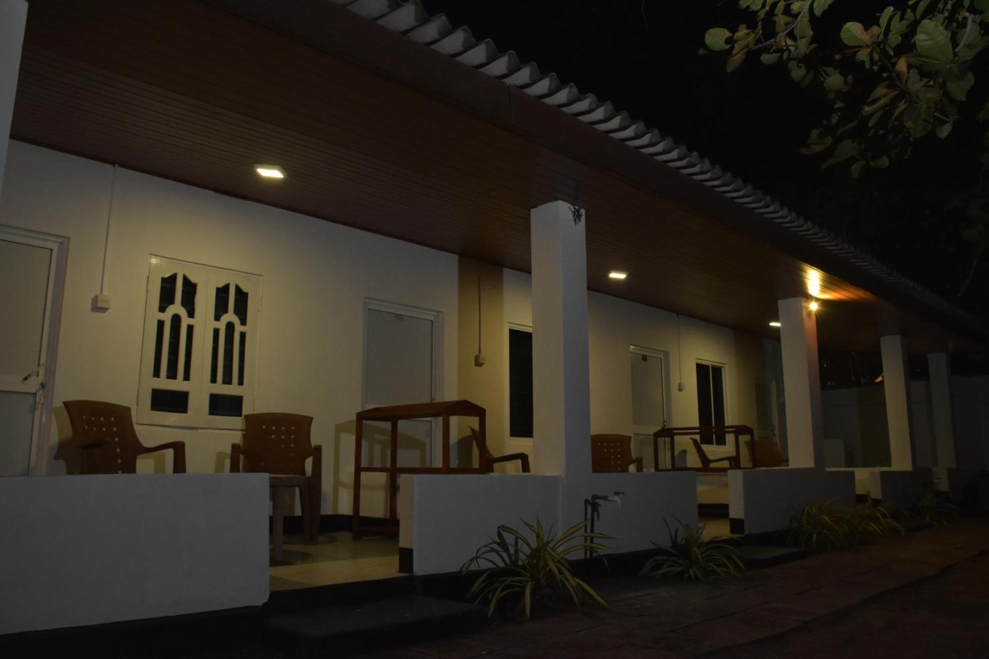 French Garden Regish Guest House Triquinimale Exterior foto