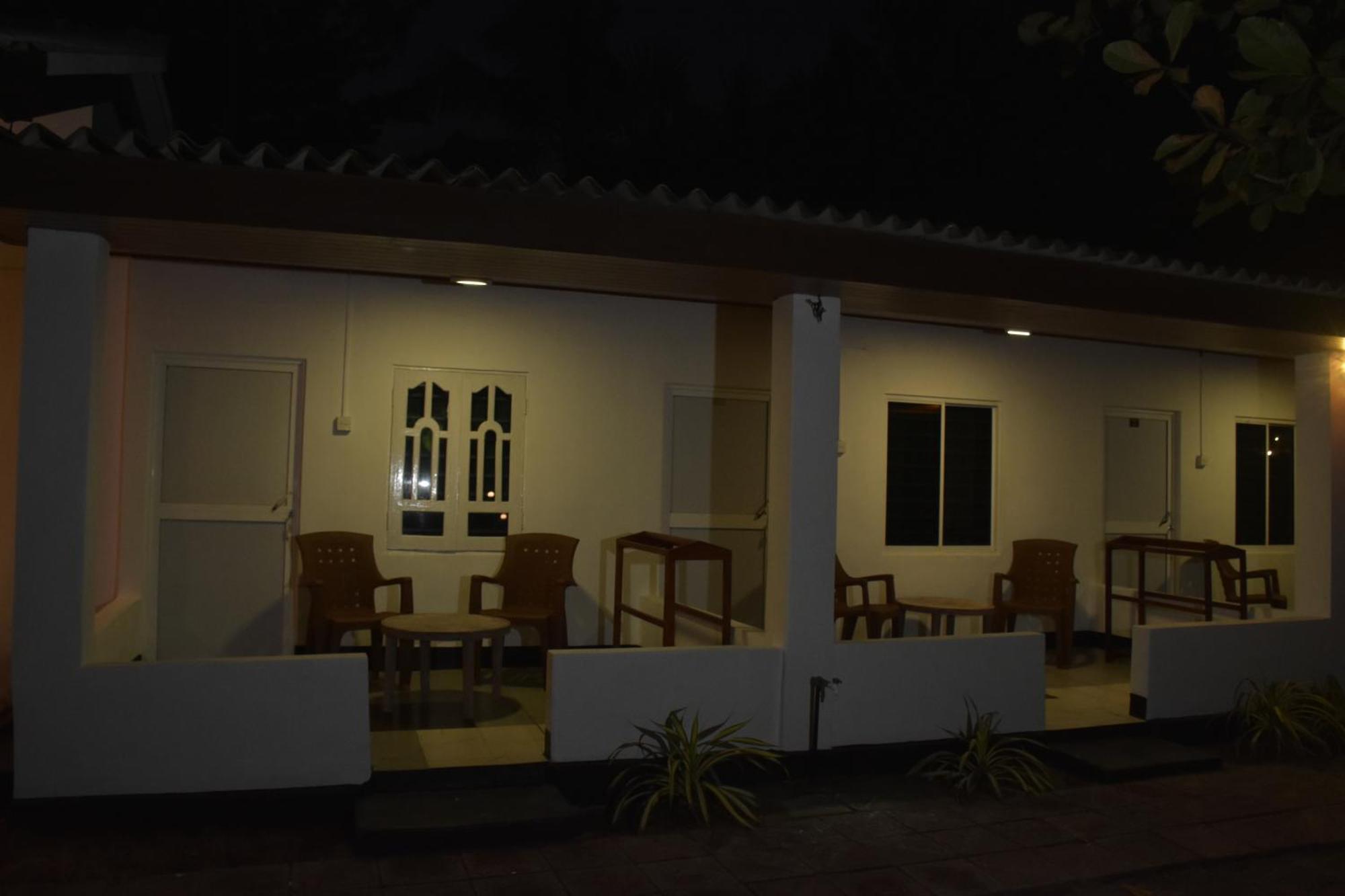 French Garden Regish Guest House Triquinimale Exterior foto